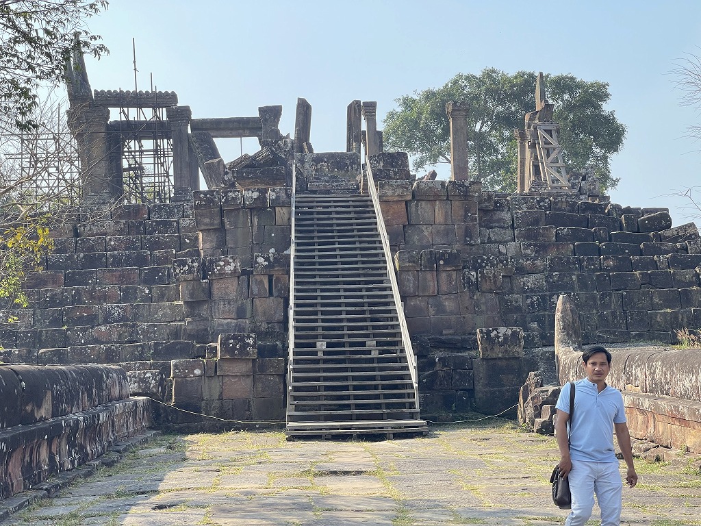 US-built stairs to Gopura 5