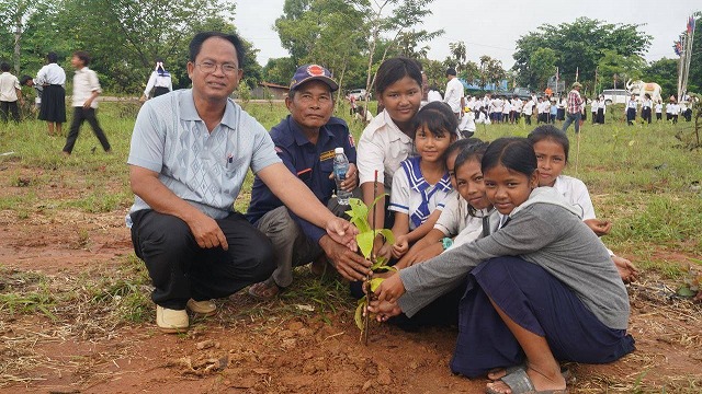 Commemorative tree planting 2