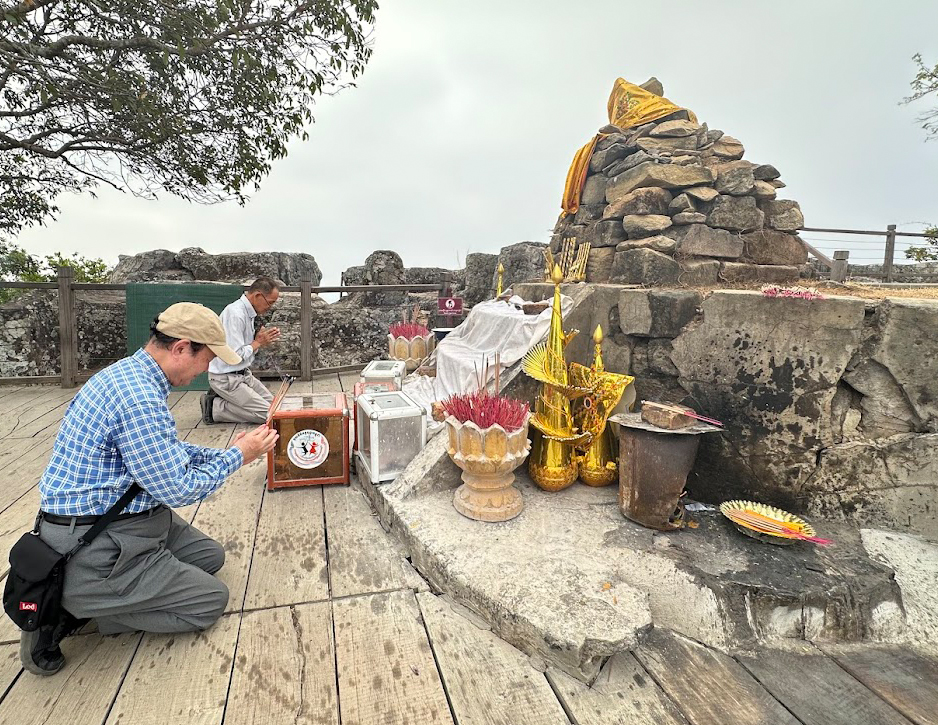 プレアビヒア寺院の祭壇で